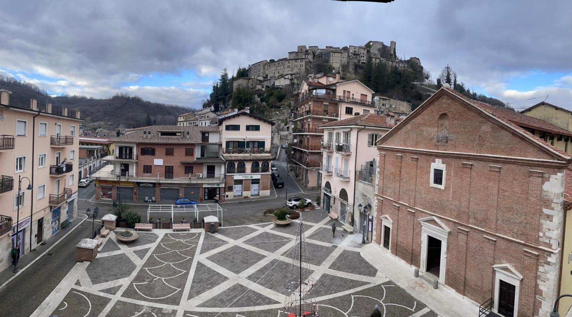 Al Campanile Centro Storico Ampio Luminoso E Panoramico Appartamento Trilocale Carsoli Εξωτερικό φωτογραφία